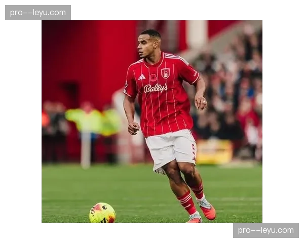 诺丁汉森林赛前公布大名单，两名能胜任转换推进角色的边后卫回归