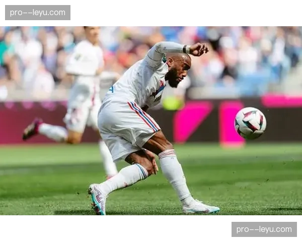 深度复盘：里昂2-1图卢兹，主队下半场改为盯人防守成比赛转折点