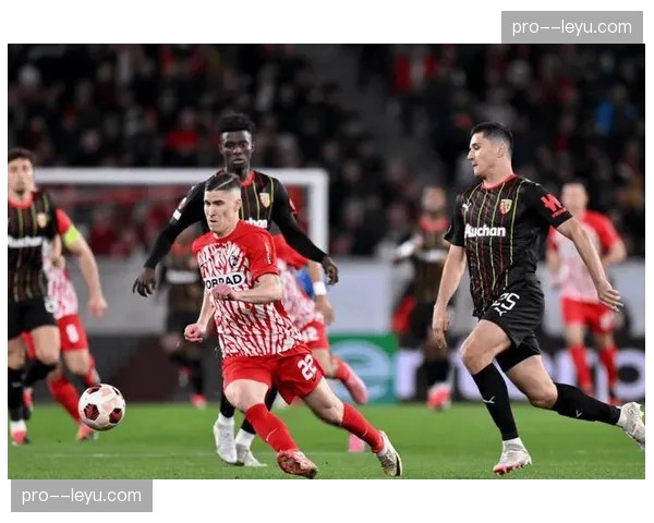 弗赖堡1-1战平法兰克福，双方各取一握手言和