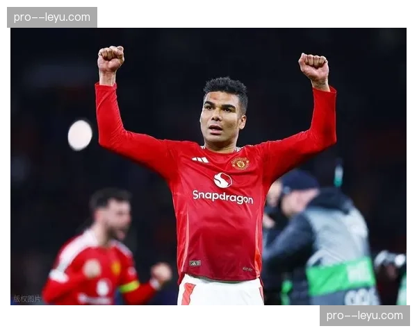 曼联官方证实，队内主力后腰因伤将缺席数周，影响中场转换屏障