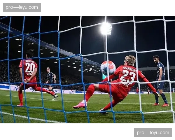 法兰克福公布大名单，锋线人员齐整欲改善主场进球乏力问题